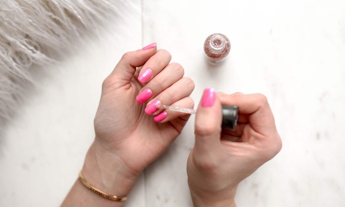 Jak wykonać manicure żelowy?